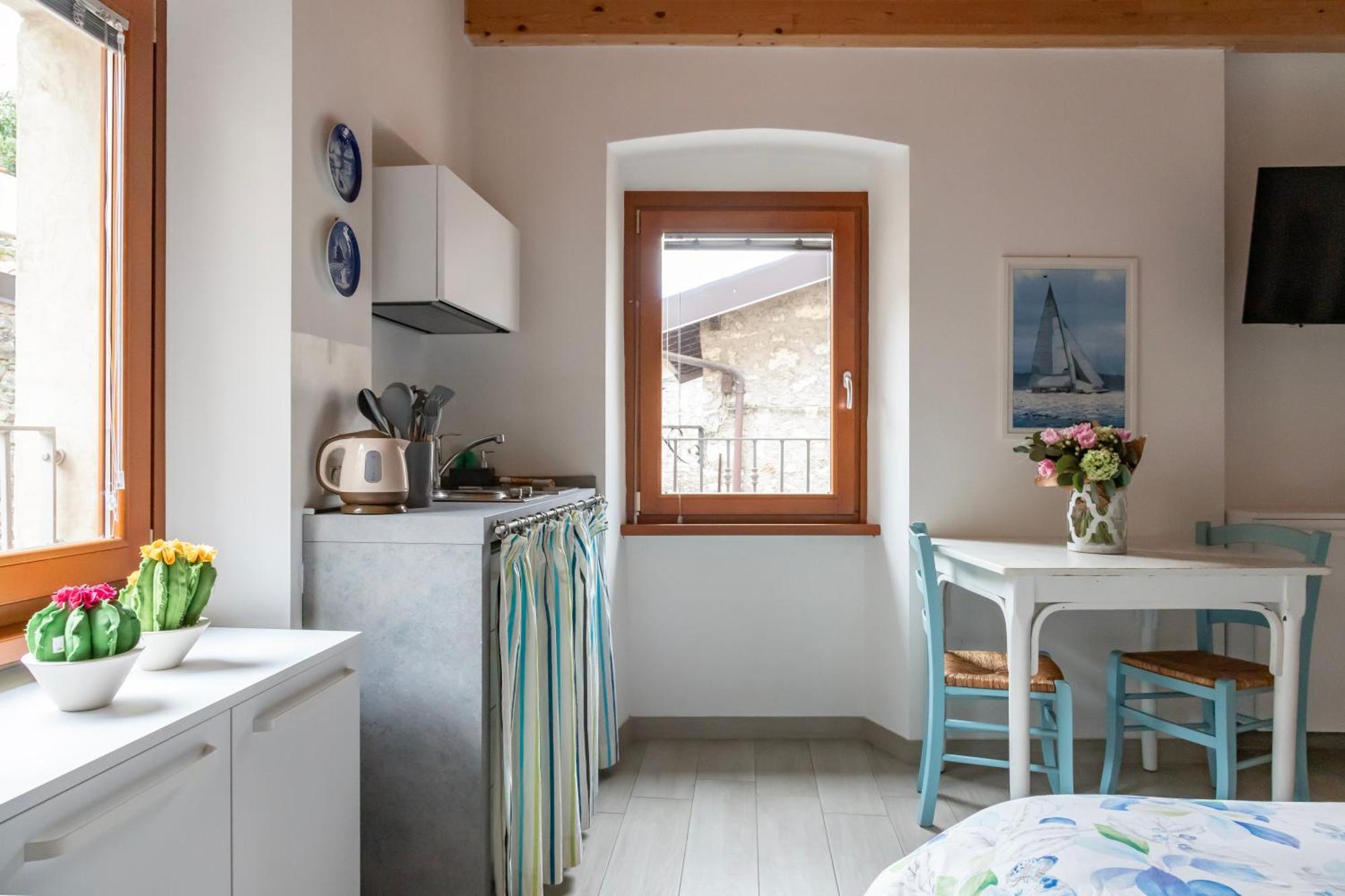 Aparthotel Ca de l Angelon Brenzone sul Garda Habitación foto
